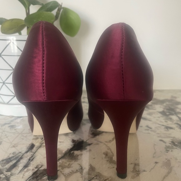 Le Château burgundy high heels - Picture 4 of 9